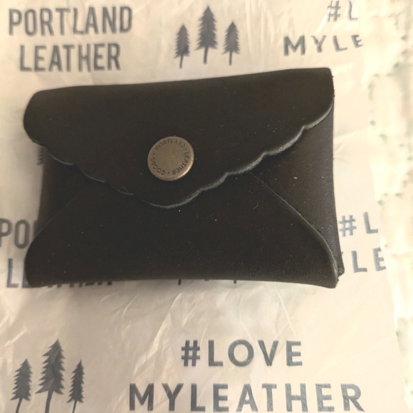 Portland Leather Brown Wallet with Textured Leather and Compact Design - Picture 1 of 3